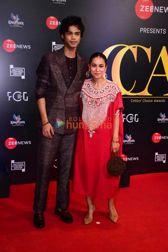 photos ajay devgn and other celebs grace red carpet of the 5th edition of critics choice awards 007 3