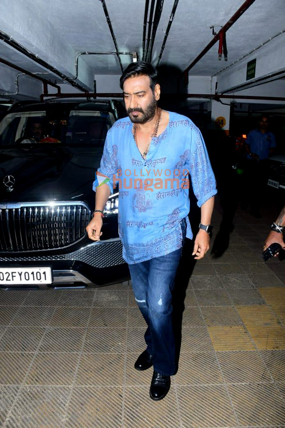 photos ajay devgn snapped in andheri 3
