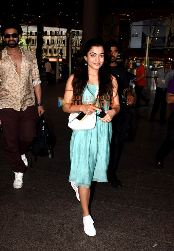 photos alia bhatt and rashmika mandanna snapped at the airport 4