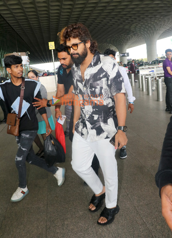 photos allu arjun arbaaz khan and tanishaa mukerji snapped at the airport 1