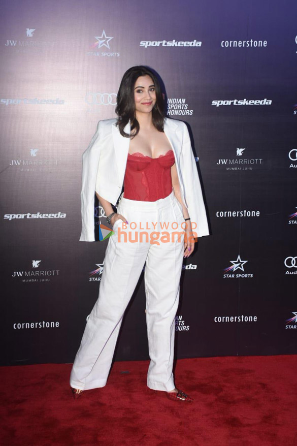 photos anushka sharma virat kohli and others grace the red carpet of fourth edition of indian sports honours 101 1