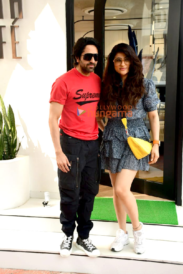 photos ayushmann khurrana snapped with his family in juhu 1