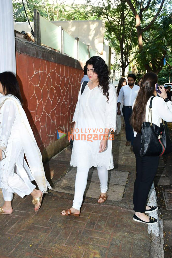 photos celebs attend kishor bajajs prayer meet 14