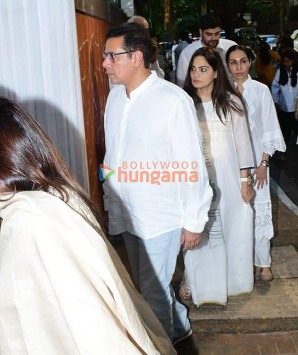 photos celebs attend kishor bajajs prayer meet 15