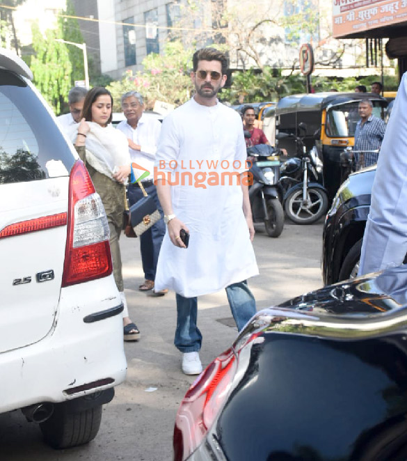 photos celebs attend pradeep sarkars last rites to pay respect 7