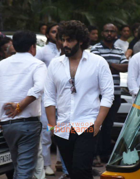 photos celebs attend satish kaushiks funeral 111 2
