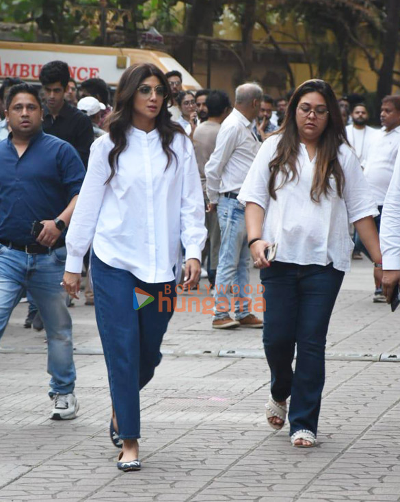 photos celebs attend satish kaushiks funeral 111 3