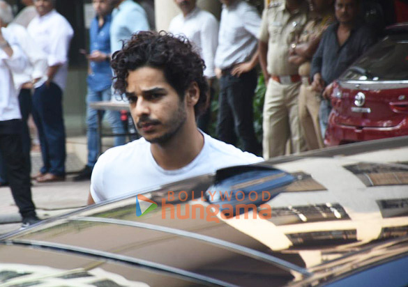 photos celebs attend satish kaushiks funeral 2589 1