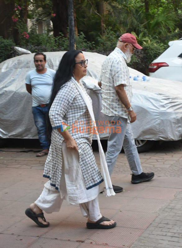 photos celebs attend satish kaushiks funeral 654 2