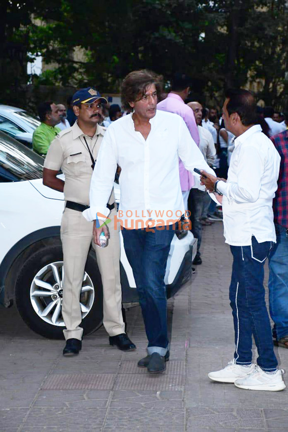 photos celebs attend satish kaushiks funeral 8009 1