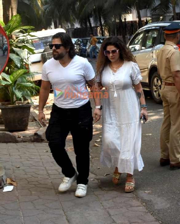 photos celebs attend satish kaushiks funeral4 1