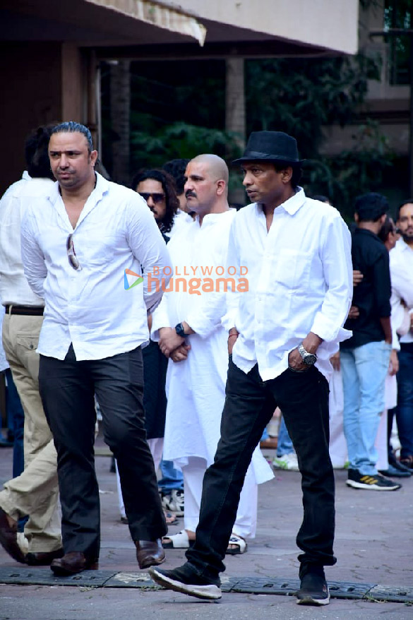 photos celebs attend prayer meet of late actor satish kaushik 10