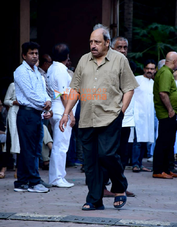 photos celebs attend prayer meet of late actor satish kaushik 4