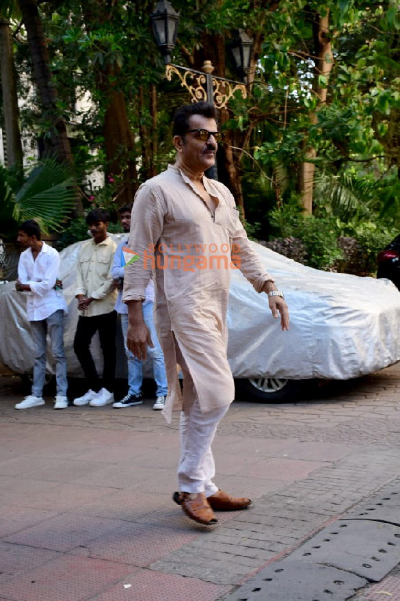 photos celebs attend prayer meet of late actor satish kaushik 9