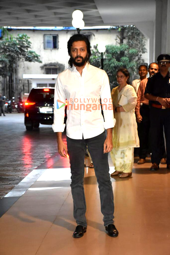 photos celebs attend the prayer meet for madhuri dixits mother snehlata dixitmain 5