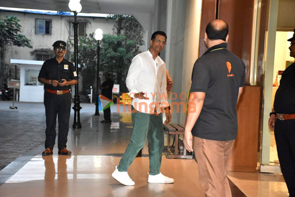 photos celebs attend the prayer meet for madhuri dixits mother snehlata dixitmain 6