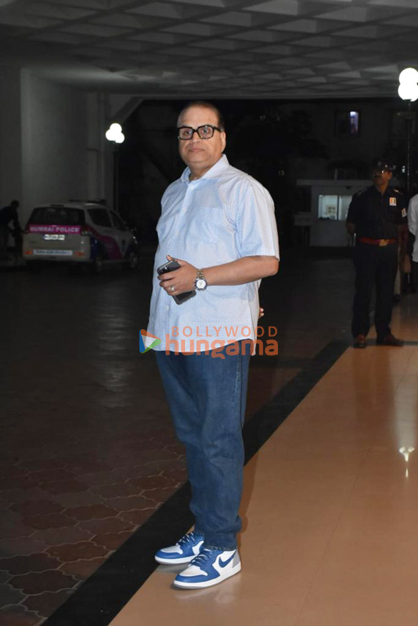 photos celebs attend the prayer meet for madhuri dixits mother snehlata dixitmain 7090 4