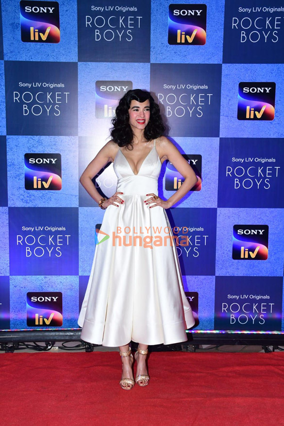 photos celebs grace the premiere rocket boys season 2 10