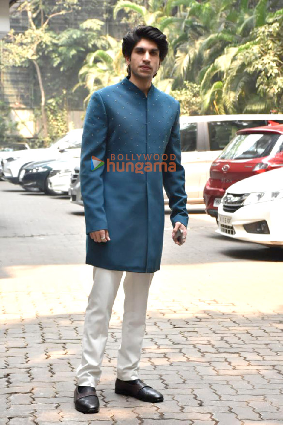 photos celebs snapped outside sohail khans home in mumbai 4