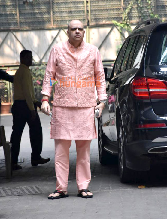 photos celebs snapped outside sohail khans home in mumbai 5