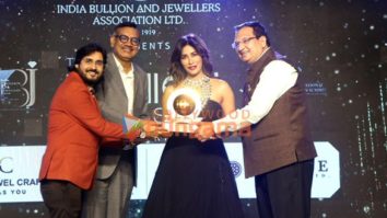 Photos: Chitrangda Singh turns showstopper for the Grand Finale of IBJA Fashion Show