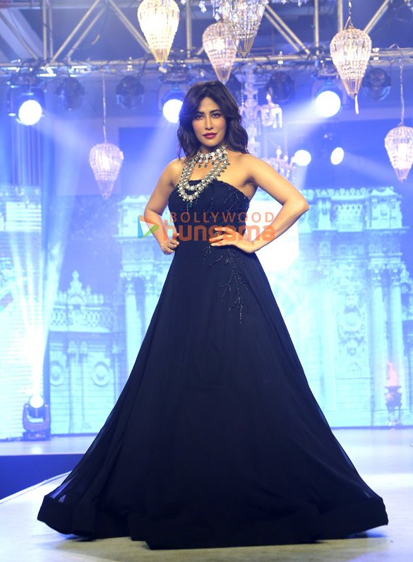 photos chitrangda singh turns showstopper for the grand finale of ibja fashion show 3