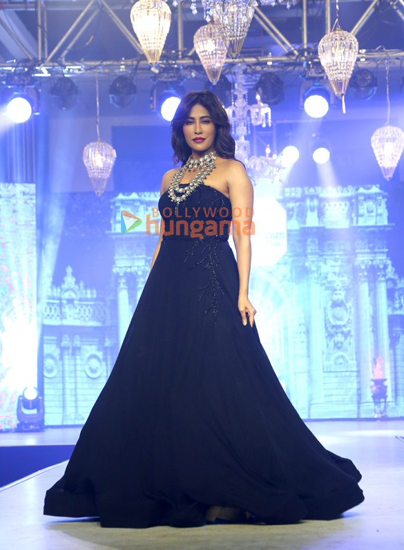 photos chitrangda singh turns showstopper for the grand finale of ibja fashion show 4