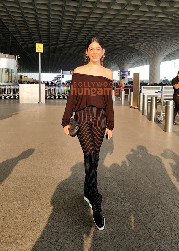 photos deepika padukone alaya f and shriya saran snapped at the airport 2