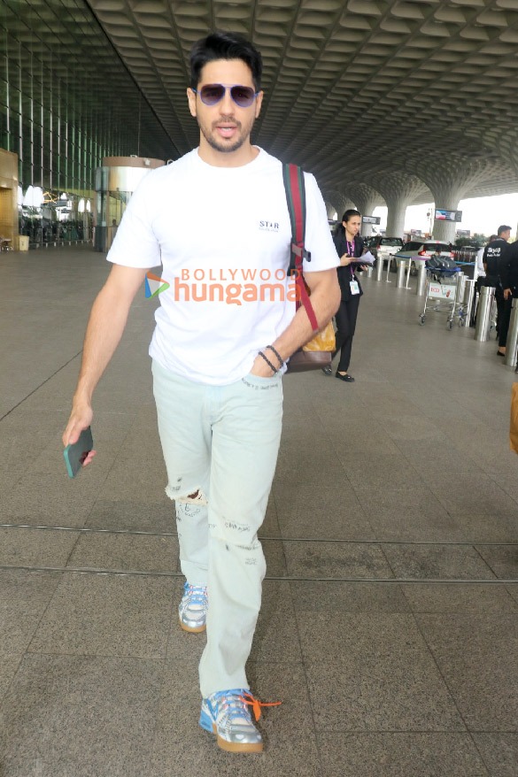 photos deepika padukone tiger shroff uorfi javed and others snapped at the airport 3 3
