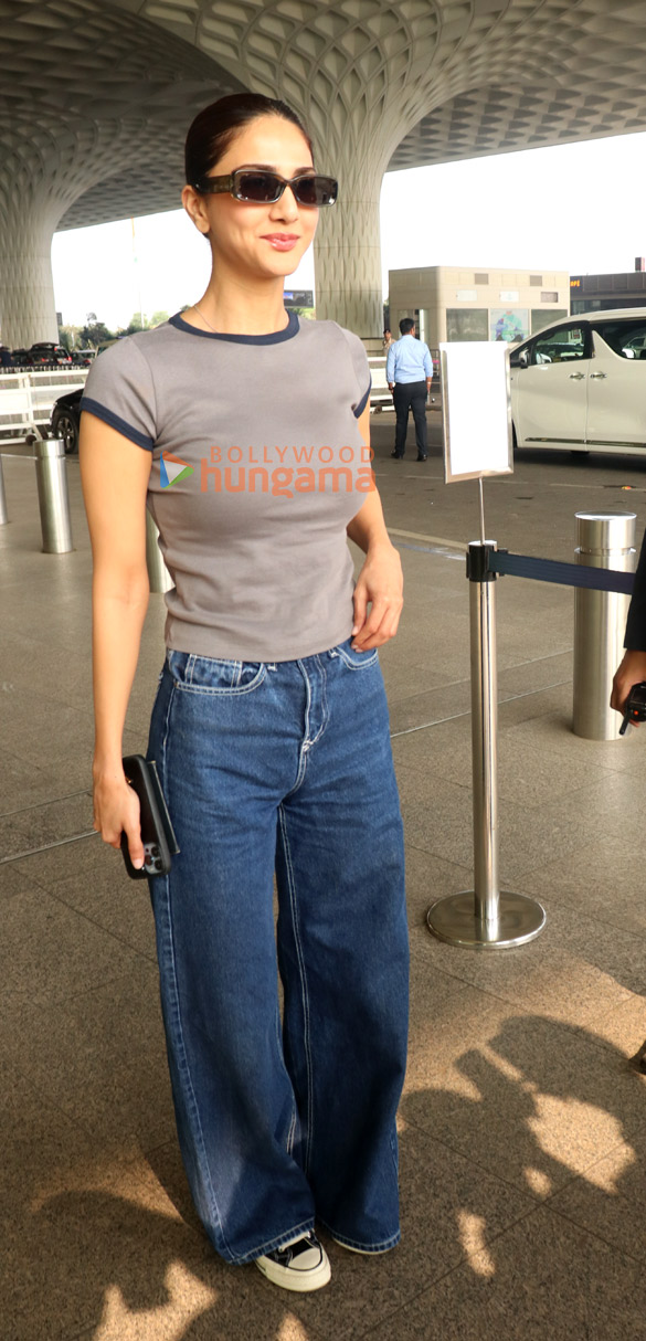 photos deepika padukone vaani kapoor shilpa shetty and others snapped at the airport 1