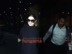 Photos: Deepika Padukone, Vaani Kapoor, Shilpa Shetty and others snapped at the airport