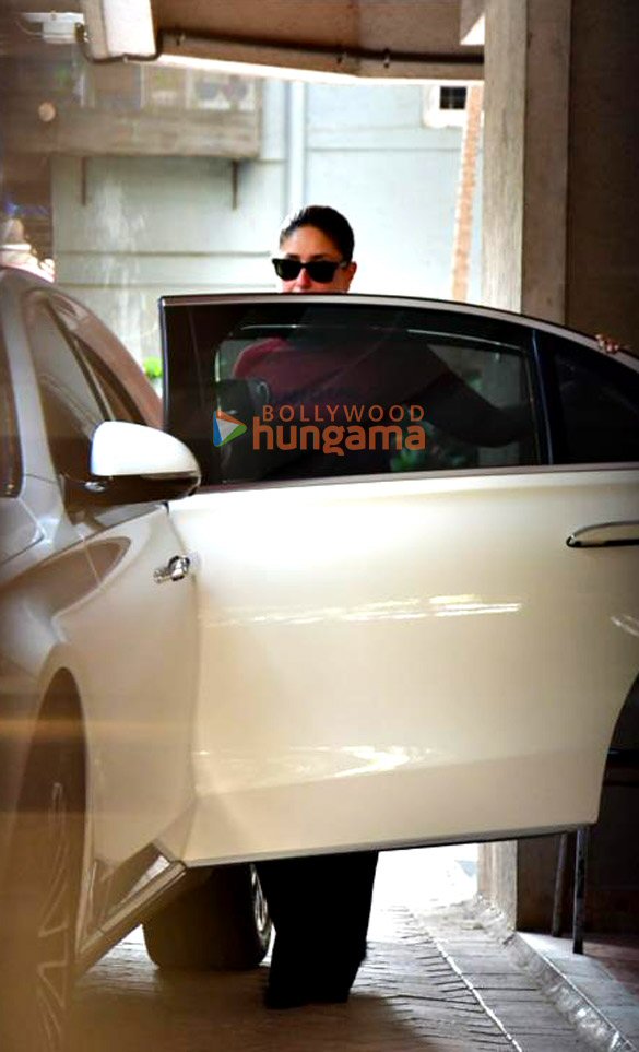 photos kareena kapoor khan spotted in bandra 5 11