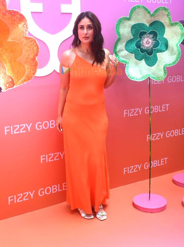 photos kareena kapoor khan spotted in bandra for fizzy goblet store launch 5