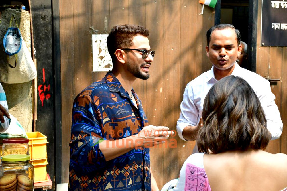 photos kunal kemmu and shweta tripathi promote their film kanjoos makhichoos in bandra 4