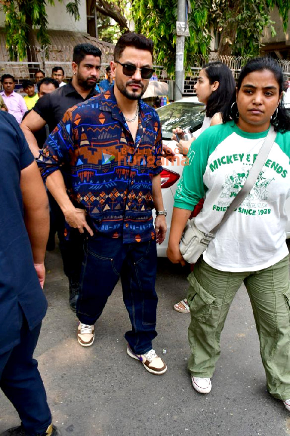 photos kunal kemmu and shweta tripathi promote their film kanjoos makhichoos in bandra 5