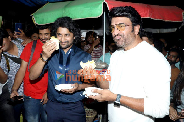Photos: Nani and Sharad Kelkar enjoy eating vada pav during Dasara promotions | Parties & Events