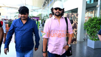 Photos: Nani snapped at Lucknow airport for the trailer launch of his film Dasara