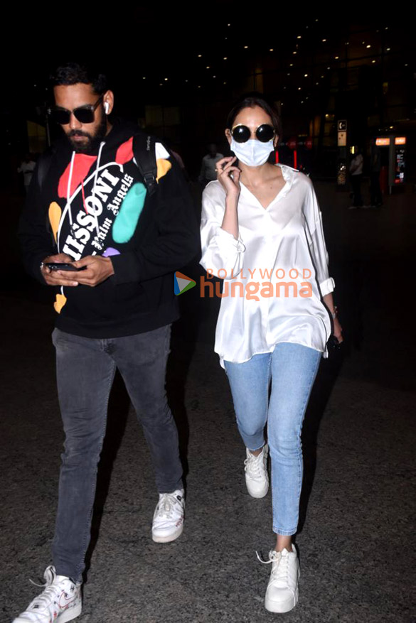 photos ranbir kapoor mrunal thakur saiee manjrekar and others snapped at the airport 2