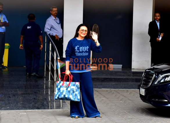 photos rani mukerji and karan johar spotted at kalina airport 5