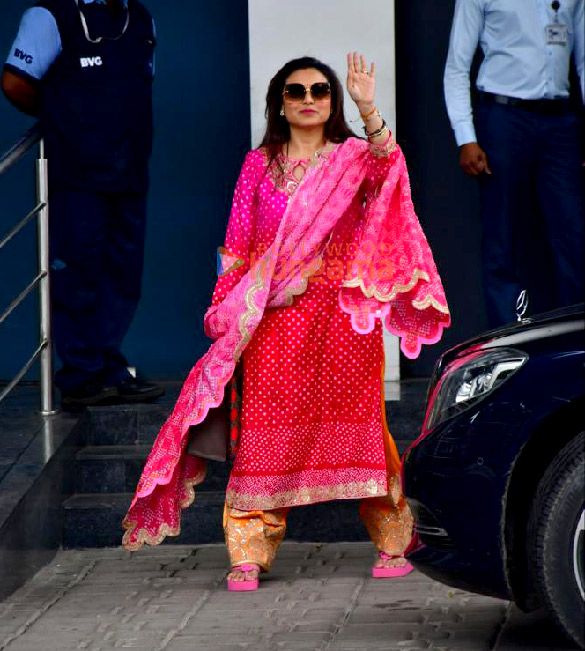 photos rani mukerji spotted at kalina airport 1