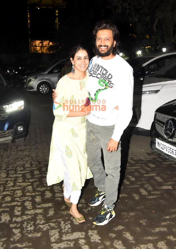 photos riteish deshmukh and genelia deshmukh snapped at sohail khans residence in bandra 3