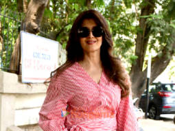 Photos: Sangeeta Bijlani snapped at a salon in Juhu