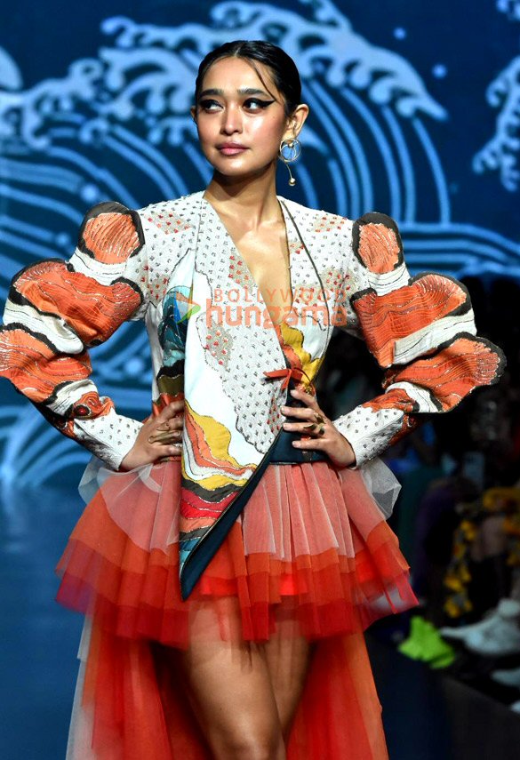 photos sara ali khan diana penty tara sutaria and others walk the ramp at lakme fashion week 2023 day 3 10