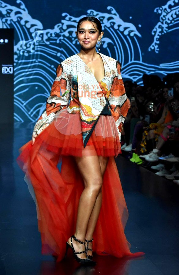 photos sara ali khan diana penty tara sutaria and others walk the ramp at lakme fashion week 2023 day 3 16