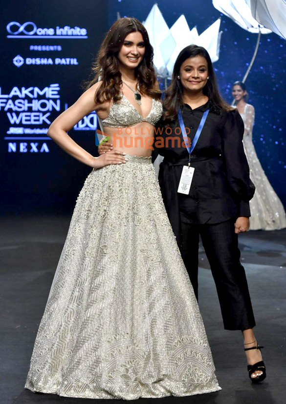 photos sara ali khan diana penty tara sutaria and others walk the ramp at lakme fashion week 2023 day 3 7