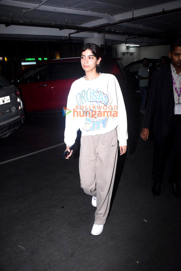 photos shraddha kapoor nikita dutta khushi kapoor and madhur bhandarkar snapped at the airport 3