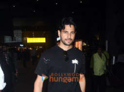 Photos: Sidharth Malhotra, Kriti Sanon, Vidya Balan and others snapped at the airport