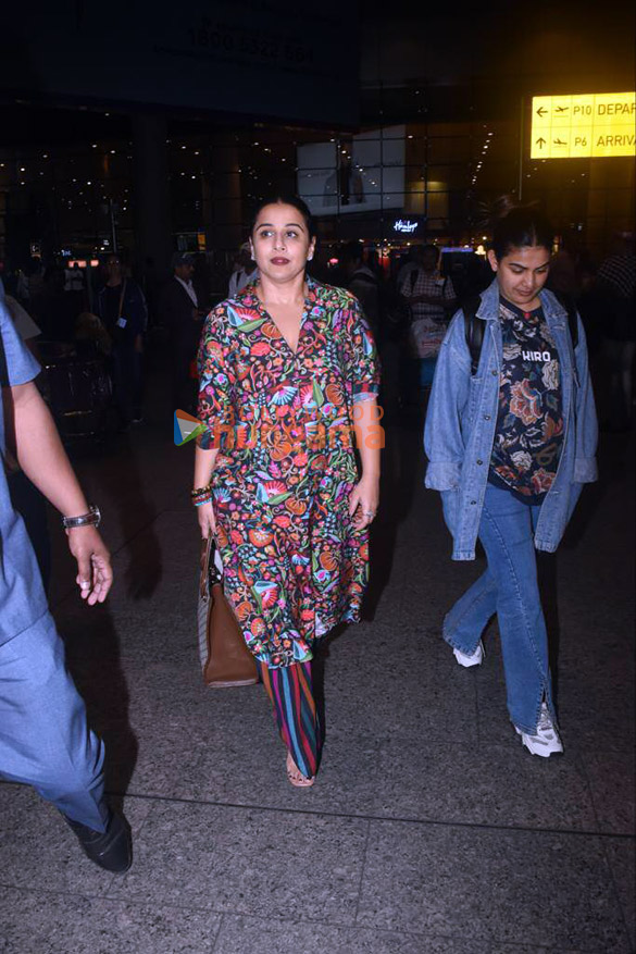 photos sidharth malhotra kriti sanon vidya balan and mc stan snapped at the airport 3 2