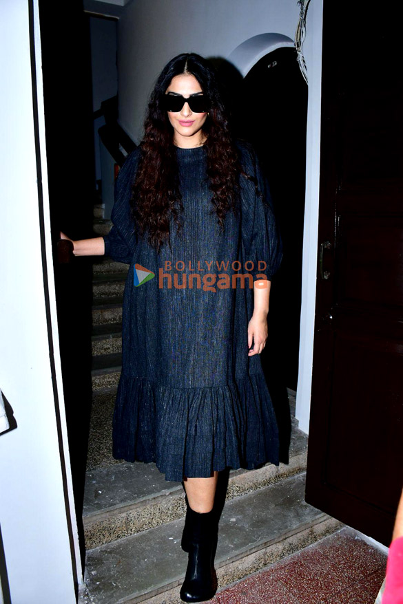 photos sonam kapoor ahuja spotted in bandra 4