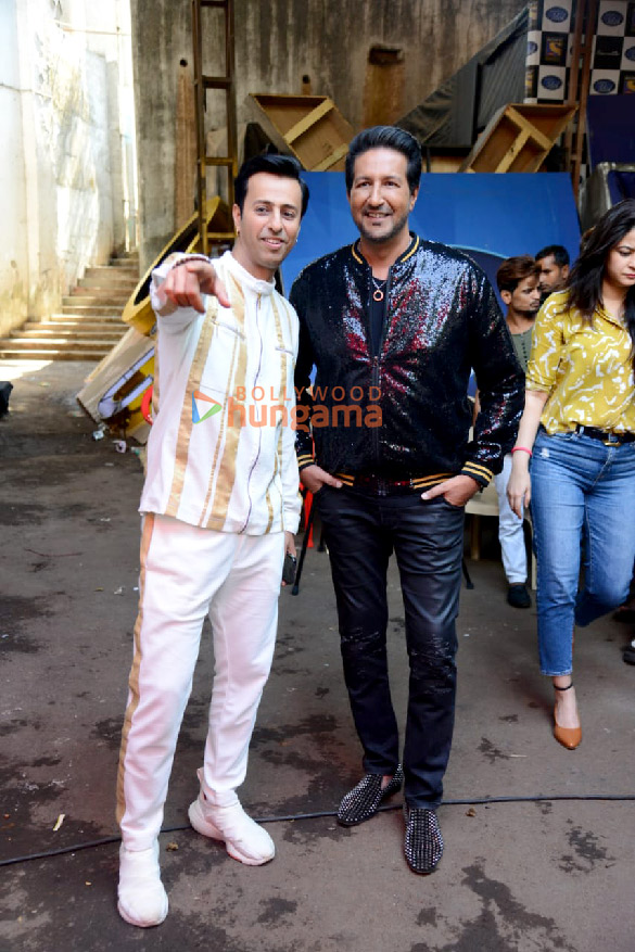 photos suniel shetty himesh reshammiya and others snapped on the sets of indian idol for hunter tootega nahi todega promotions 3